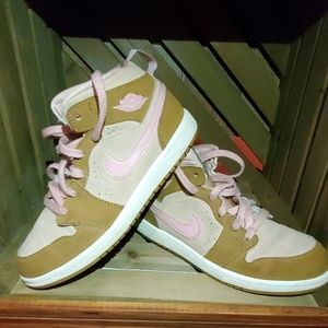 EXCLUSIVE Kids "Lola Bunny" Jordans